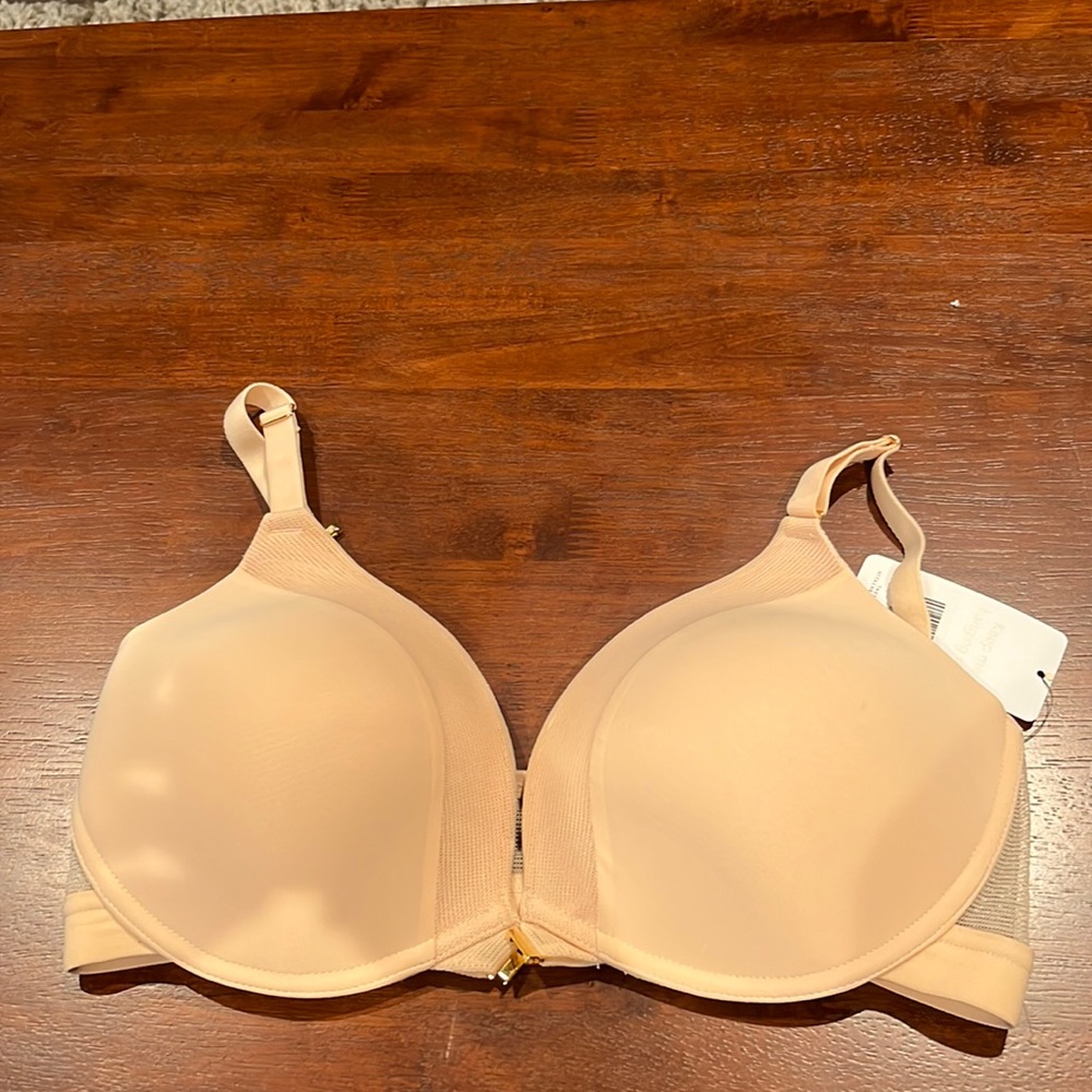 NWT Bra, Front Closure, No Wire, Lightly Padded
